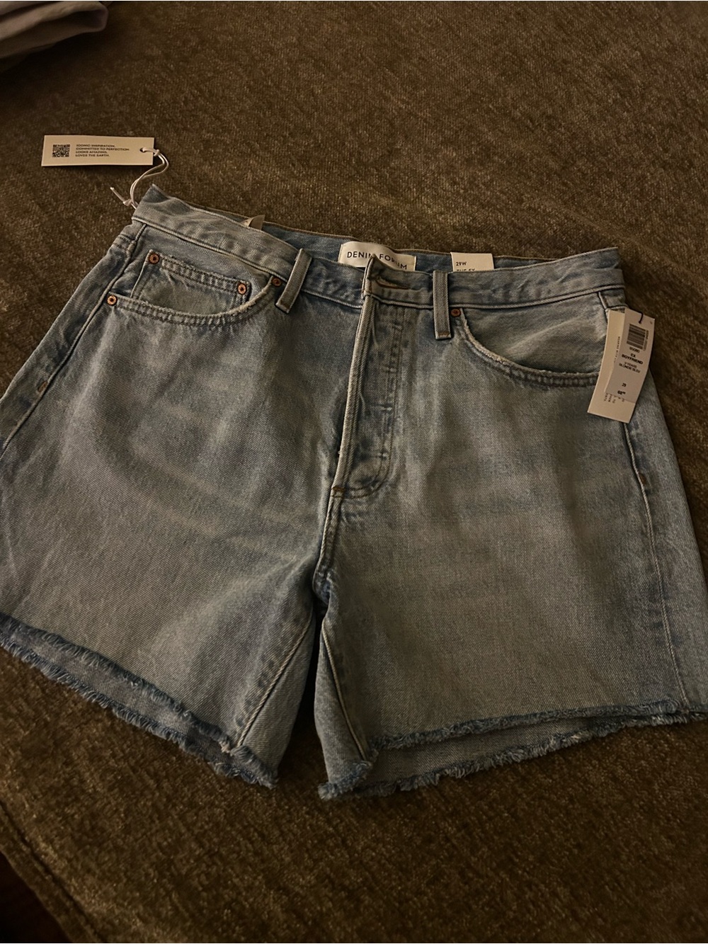 Aritzia. Denim Forum Ex Boyfriend Jean Shorts. Size 29